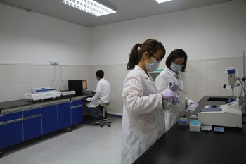 参观天津中天华康亲子鉴定中心实验室 29